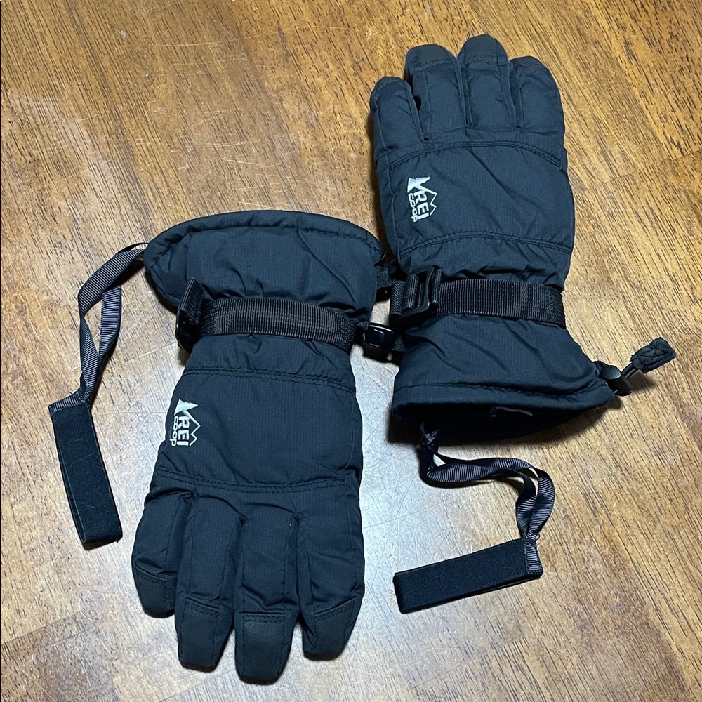 REI Black Kids Winter Gloves